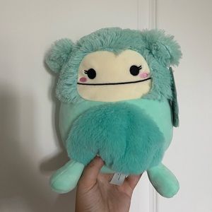 Squishmallow Joelle bigfoot 8" BNWT